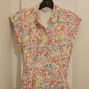 Lovely Silhouette ✨ LOFT Multicolor Floral Cap Sleeve Dress ✨ Buttons & Pockets